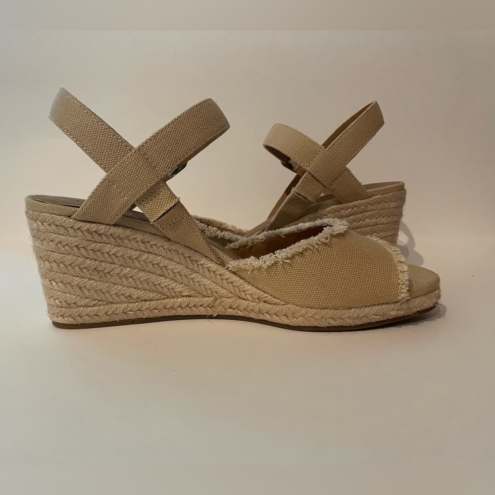 tan wedge shoes